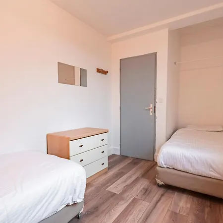 Sleeping Up To 10 In Centre *