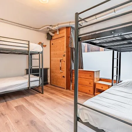 Guest house Sleeping Up To 10 In Centre *